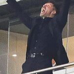 Simeone fue expulsado por protestar airadamente tras una falta sobre Lucas Hernández / Foto. Reuters