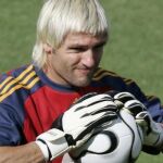 Santi Cañizares, en una imagen de archivo, con la selección española / Efe