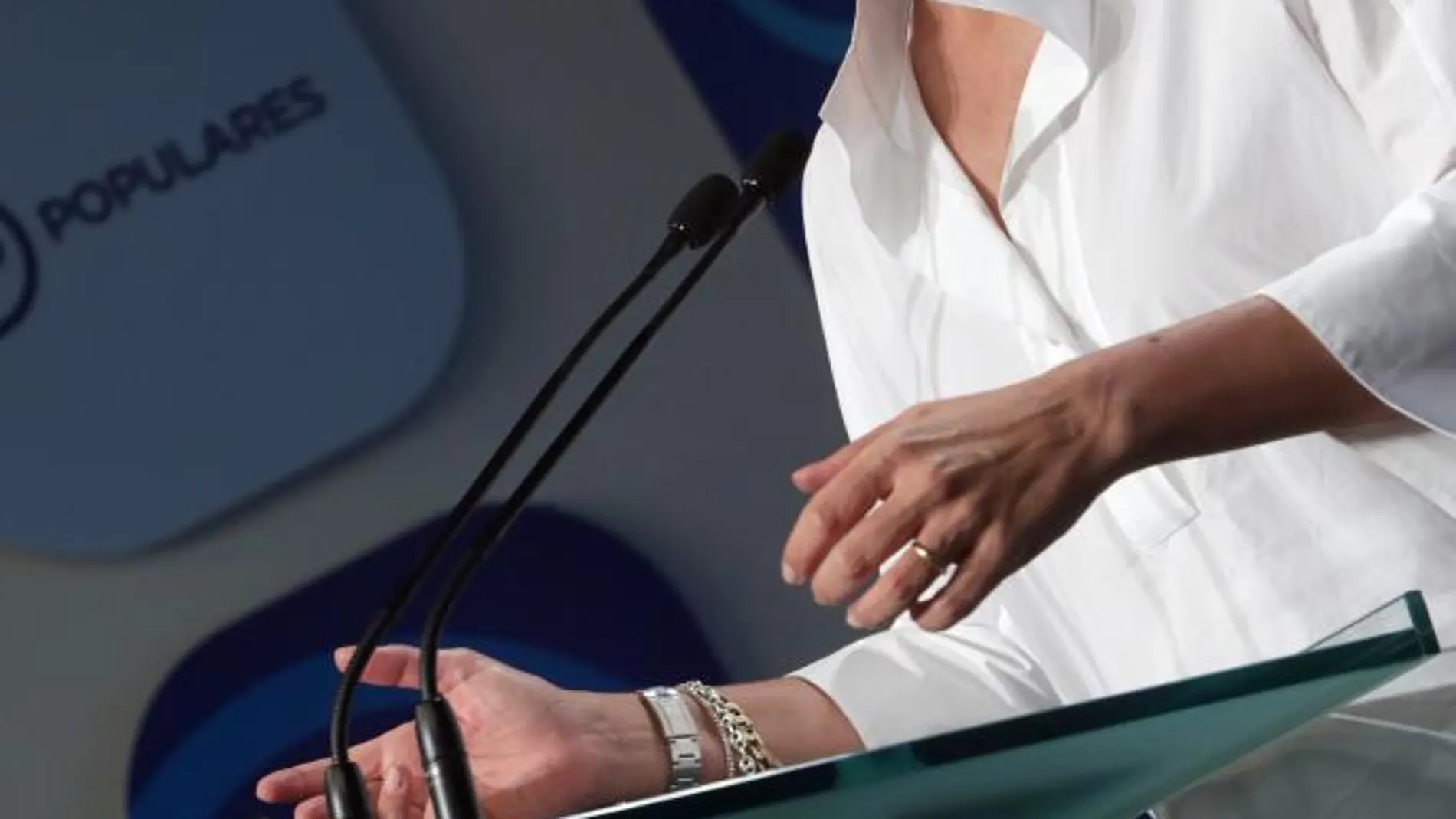 Cospedal comparece ante los medios la noche del 5 de julio en Génova tras conocerse los resultados de las primarias