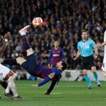La chilena de Messi que se le marchó fuera ante el Manchester