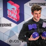 Shawn Mendes con sus galardones