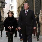 La vicepresidenta del Gobierno, Soraya Sáenz de Santamaría (3i), acompañada por el presidente de la Diputación de León, Juan Martínez Majo, el alcalde, Antonio Silván y la delegada del Gobierno en Castilla y León, María José Salgueiro, momentos antes de participar en el foro "El turismo que viene. Patrimonio, medio ambiente y gastronomía"organizado por la Fundación MonteLeón