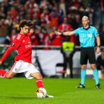 Joao Felix marcó de penalti el primero de sus tres goles ante el Eintracht