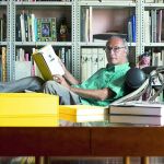 Vicenç Altaió ha realizado una cuidada búsqueda del Miró lector de poesía catalana.