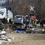 El personal de emergencia en el lugar del accidente/Ap