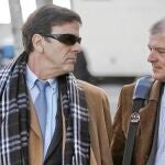 Eufemiano Fuentes junto a su abogado, Tomás Valdivielso