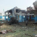 Dos tercios del hospital han quedado destruidos y que los heridos están siendo tratados de urgencia en el tercio que ha quedado en pie.