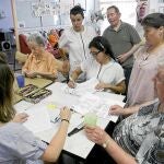 Las entidades atienden a 430.000 personas más que en 2007 con el mismo número de trabajadores