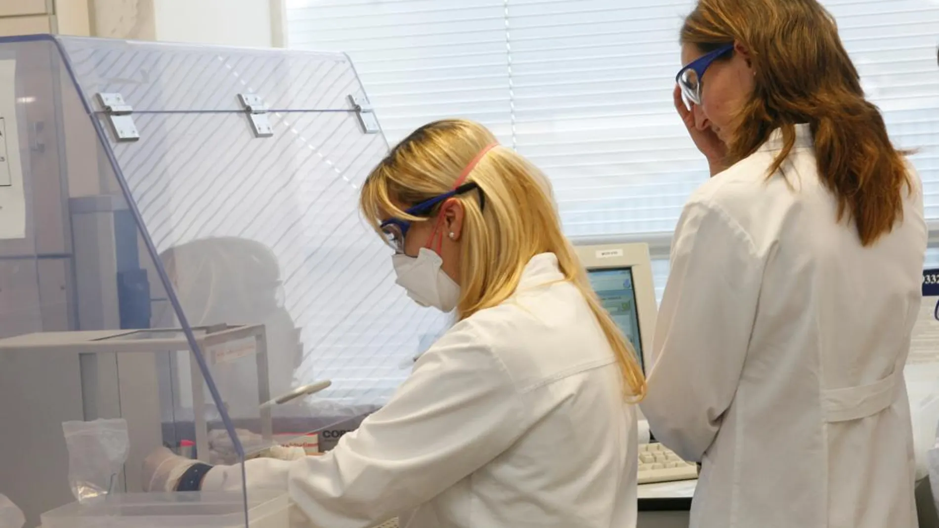 La industria farmacéutica, líder en empleo femenino: la tasa de mujeres directivas triplica la del IBEX