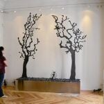 Las esculturas de madera de la artista estarán expuestas hasta el día 23