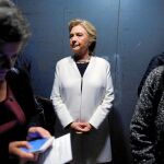 Clinton, a su llegada a Filadelfia (Pensilvania), donde la demócrata va a la cabeza en las encuestas