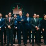 El presidente de Mercadona, Juan Roig, rodeado de todo su equipo, presentó ayer los resultados anuales de la compañía