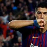 Luis Suárez celebra uno de sus goles ante el Real Madrid hoy en el Camp Nou. Reuters
