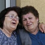 Las tías de Armela Segashi, una de las víctimas kosovares fallecidas en el tiroteo de Múnich.