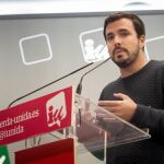 Garzón acusa a PSOE de "blanquear al partido de la corrupción"y apela a reorganizar la izquierda como alternativa