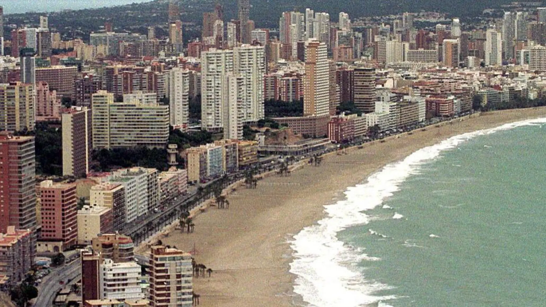 Vista de la Playa de Levante de Benidorm, capital turística de la Costa Blanca alicantina