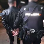Imagen de la detención de uno de los miembros de la banda de explotadores