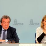 El vicepresidente De Santiago-Juárez atiende a los periodistas en presencia de la consejera Pilar del Olmo
