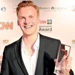 El periodista alemán Claas Relotius recibió en 2014 el premio de Periodista del Año que concederla cadena de televisión CNN