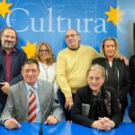 Los miembros del jurado: Pilar Fernández Labrador, Carmen Ruiz Barrionuevo, Jesús Fonseca, Alfredo Pérez Alencart, Carlos Aganzo, José María Muñoz Quirós, Inmaculada Guadalupe Salas, Julián Barrera Prieto, y Victoria Pérez Castrillo como secretaria