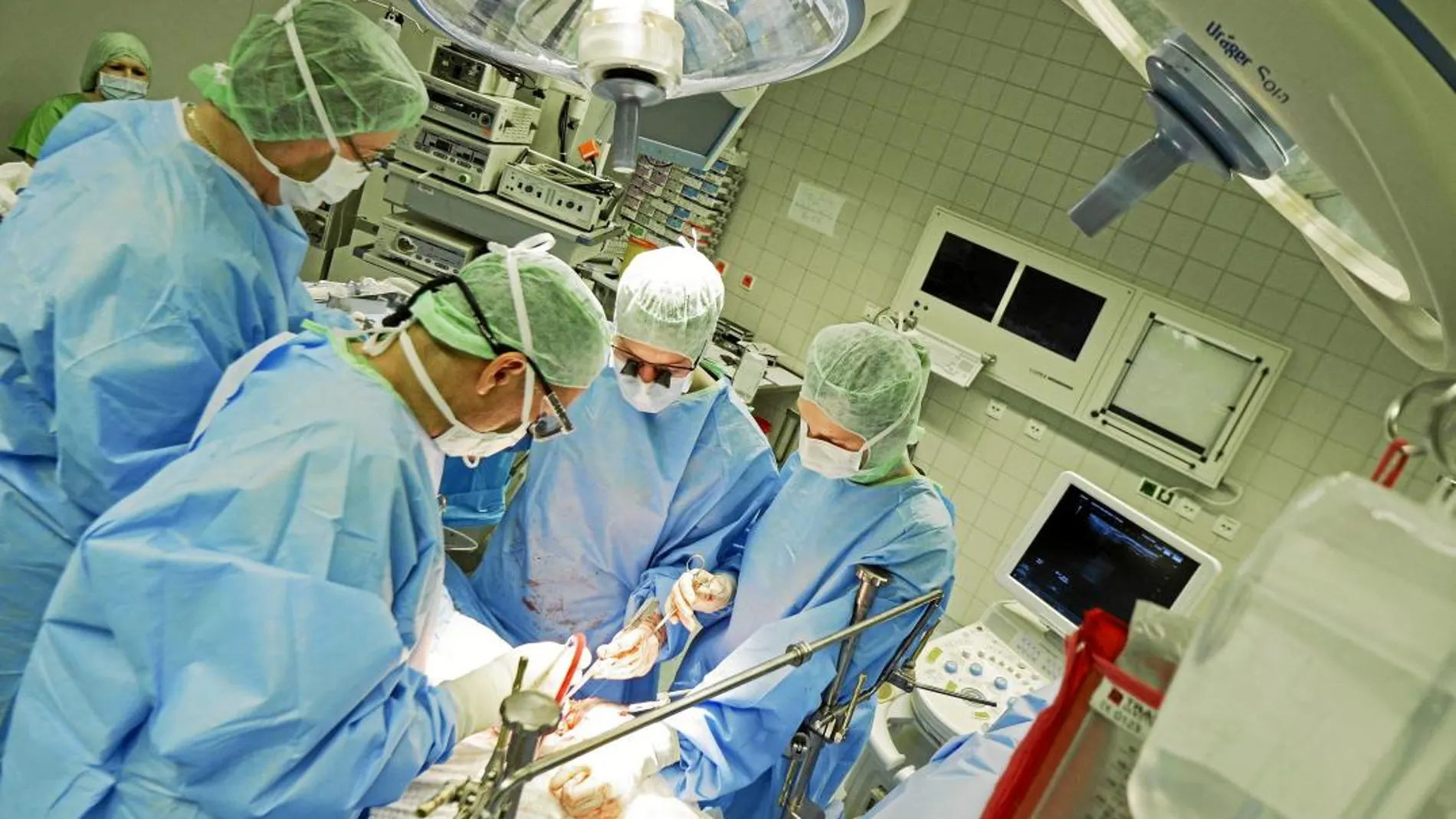 La sanidad privada atiende a diez millones de personas en España, generando un ahorro al sistema público de hasta 1.203 euros por persona al año