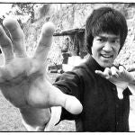 Bruce Lee es un personaje mítico en la cultura popular y el cine de artes marciales, incluso se especuló si murió realmente