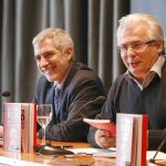 Gaspar Llamazares y Baltasar Garzón, durante la presentación de un libro en Madrid