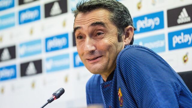El entrenador del FC Barcelona Ernesto Valverde atiende a los medios de comunicación.