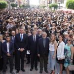 El presidente de la Generalitat, Ximo Puig, en el centro, en un acto ayer con las sociedades musicales en Cullera