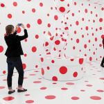 Exposición de Yayoi Kusmaa en el espacio de David Zwirner