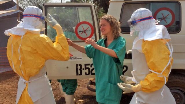 Voluntarios de Médicos sin Fronteras, en los primeros momentos de la epidemia