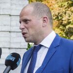 Theo Francken habla con los periodistas.