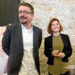 El candidato de los «comunes», Xavier Domènech, junto a Elisenda Alamany, número dos