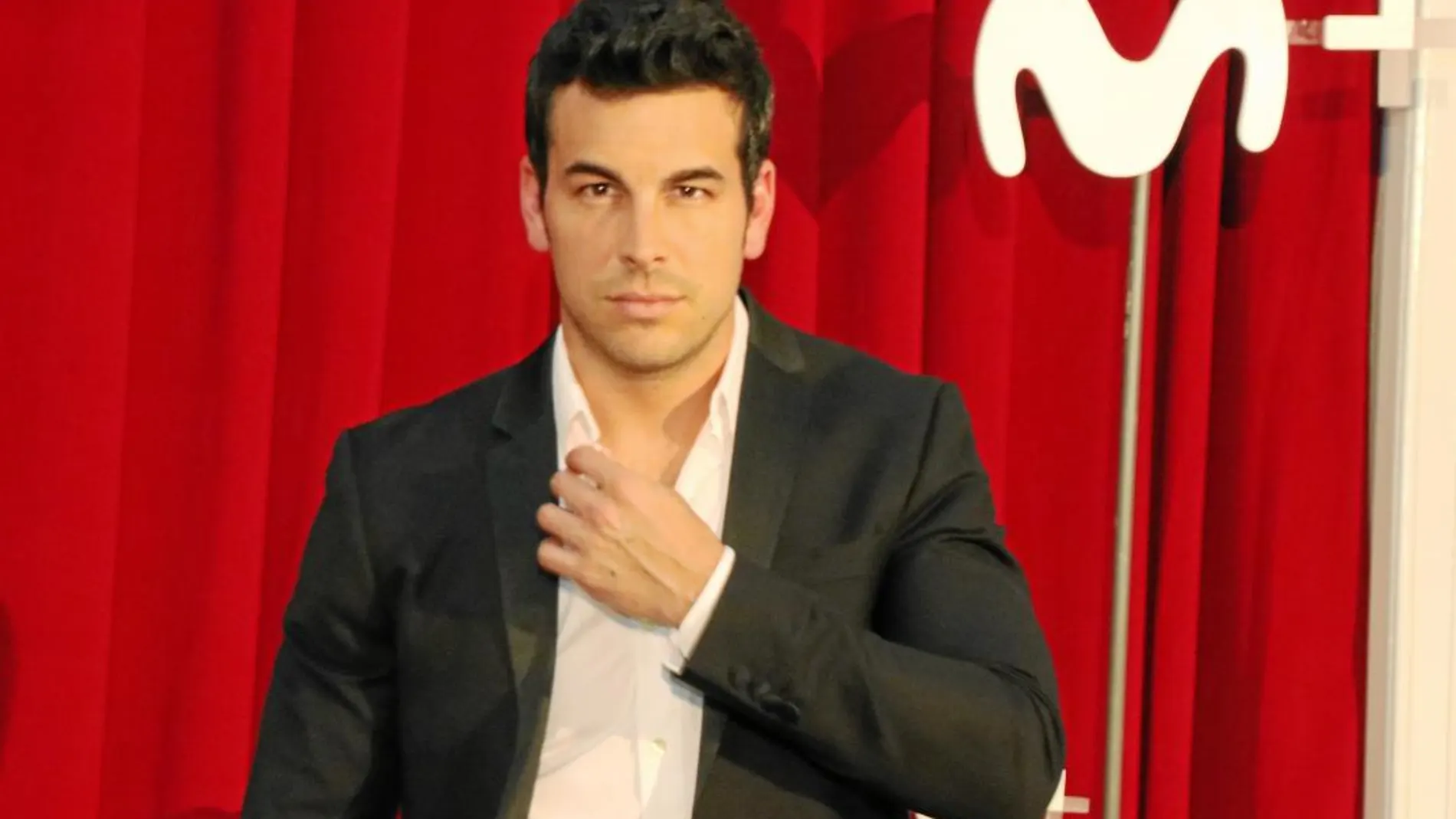 Mario Casas, protagonista de «Instinto», en la presentación de la serie con los medios