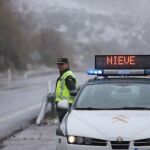 La nieve complica los accesos a Madrid por la A-1 y la AP-6