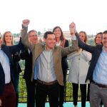 El presidente del Partido Popular, Pablo Casado, junto al líder regional Juanma Moreno, el secretario general del PP, Teodoro García Egea y los números 1 de cada provincia de cara al 2D/ Foto: La Razón