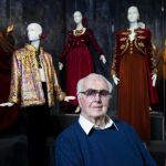 Fotografía de archivo del 23 de noviembre de 2016 que muestra al diseñador de moda francés Hubert de Givenchy mientras posa para una fotografía antes de la inauguración de la exposición "A Audrey con amor"en el museo Gemeentemuseum en La Haya (Holanda)