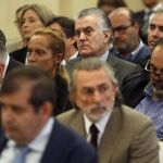 Luis Bárcenas, junto a Francisco Correa, Pablo Crespo y Carmen Rodríguez, durante el juicio