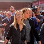 Cayetana Álvarez de Toledo a su salida de la Universidad Autónoma de Barcelona