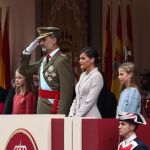 La Princesa Leonor en la tribuna a la derecha de su padre.