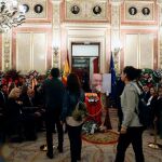 Numeroso público rinde homenaje en la capilla ardiente de Alfredo Pérez Rubalcaba en el Congreso. EFE/JP Gandul