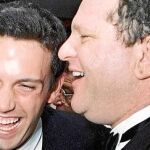 Ben Affleck junto al productor, al que nunca denunció a pesar de supuestamente conocer sus delitos