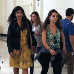 La secretaria general de Podemos Andalucía, Teresa Rodríguez (i).