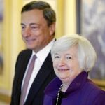 Mario Draghi, con su homóloga estadounidense, Janet Yelen