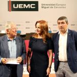 La presidenta de las Cortes, Silvia Clemente, y el periodista Fernando Jáuregui, junto al director de El Mundo de Castilla y León y moderador, Pablo Lago,