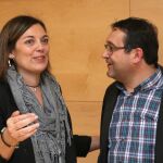 La consejera de Agricultura y Ganadería, Milagros Marcos, conversa con el procurador socialista Juan Luis Cepa, antes de comparecer ante la Comisión de Agricultura de las Cortes