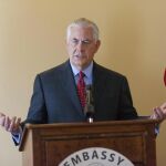 El secretario de Estado de EE.UU., Rex Tillerson, da una rueda de prensa en el ámbito de la cumbre de Ministros de Asuntos Exteriores de la Asociación del Sudeste Asiático (ASEAN) en Manila (Filipinas)
