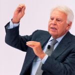 Felipe González asegura que solo las “bayonetas” sostienen a Maduro/Efe