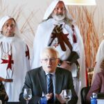 La alcaldesa de Ponferrada, Gloria Fernández, junto al presidente de la Federación Europea Ruta de los Templarios, Gérard Ancelin