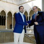El líder de IU, Alberto Garzón, y el president Quim Torra ayer en el Palau. Foto: EFE